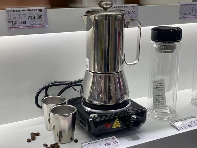 几百美元的鞋子现在一百多块拿下”外贸好东西卖爆了→九游会J9不出口美国了上海市民疯狂“捡漏”！“好(图3)